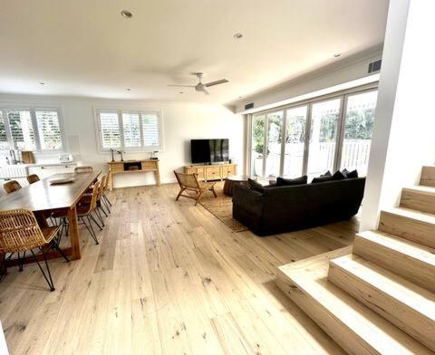 Unwind Guesthouse Byron Bay Exterior photo